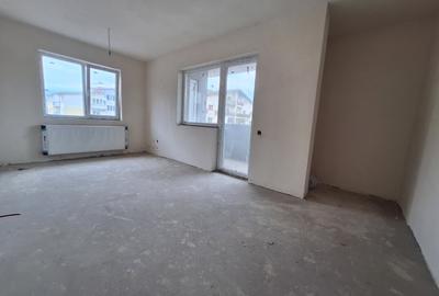 Apartament cu 3 camere semidecomandat în Florești