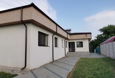 Casă cu 4 camere în Lacu Sărat - 2