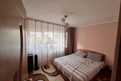 Apartament cu 3 camere semidecomandat în Central