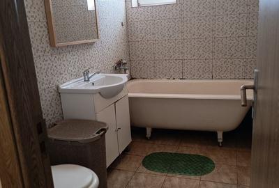 Apartament cu 2 camere decomandat în Rovine