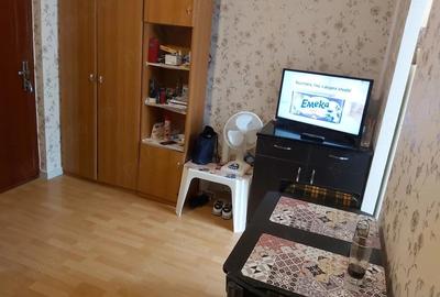 Garsonieră decomandată în Titan