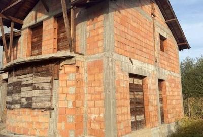 Casă cu 4 camere cu Teren 300 Mp în Brestei