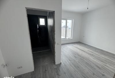 Casă cu 3 camere decomandat în Berceni - 1