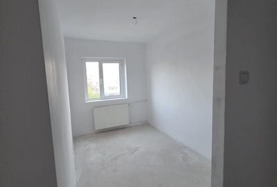 Apartament cu 3 camere decomandat în Malu Roșu - 3