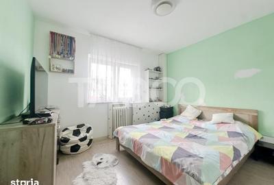 Apartament cu 3 camere semidecomandat în Gruia