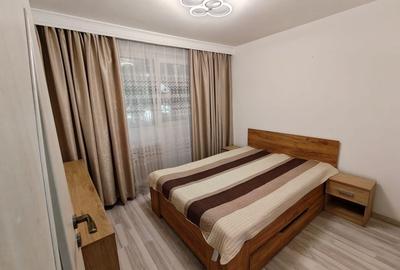Apartament cu 2 camere semidecomandat, mobilat în Tei