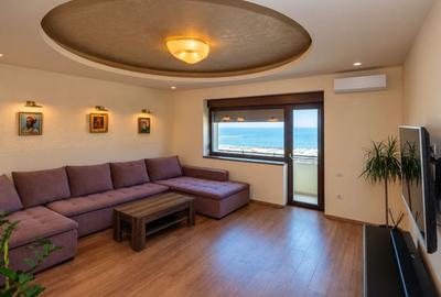 Apartament cu 3 camere decomandat, mobilat în Peninsula