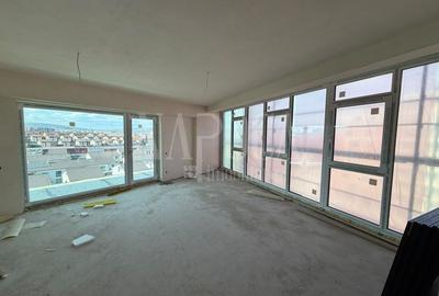 Apartament cu 2 camere semidecomandat în Sopor