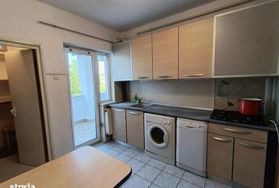 Apartament cu 3 camere în Săsar