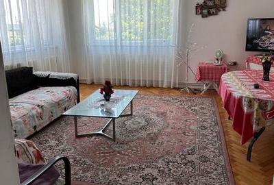 Casă cu 3 camere cu Canalizare în Central