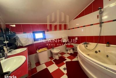 Casă cu 5 camere cu Teren 12 Mp în Recea
