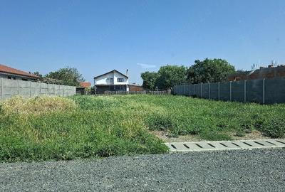 Teren de 500 mp, în Pădureni