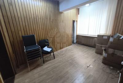 Spațiu comercial, de 245 mp, în Central - 4