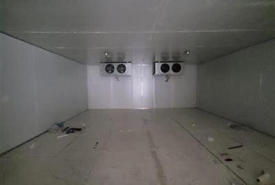 Spațiu comercial, de 750 mp, în Zona Industrială - 23