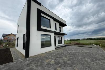 Casă cu 4 camere cu Teren 318 Mp în Central