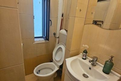 Apartament cu 4 camere decomandat în Victoriei