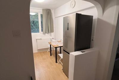 Apartament cu 3 camere semidecomandat în Titan