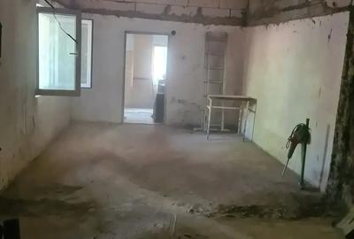 Casă cu 5 camere cu Teren 175 Mp în Lacu Dulce