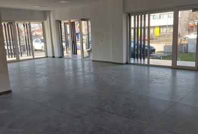 Spațiu comercial, de 96 mp, în Central - 3