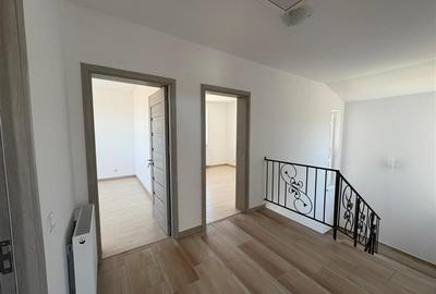 Casă cu 5 camere cu Teren 250 Mp în Domnești