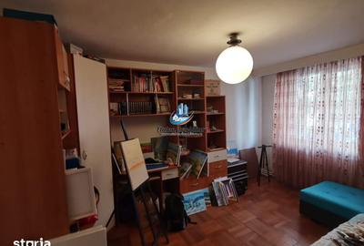 Apartament cu 3 camere decomandat în Sud