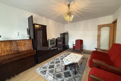 Apartament cu 3 camere decomandat, mobilat în Micro 6