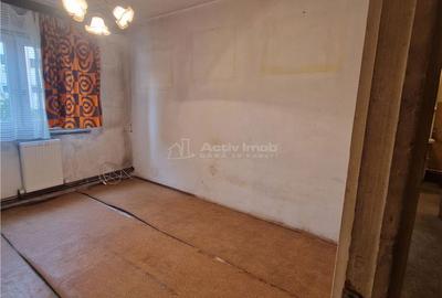 Apartament cu 4 camere decomandat în Rovine - 1