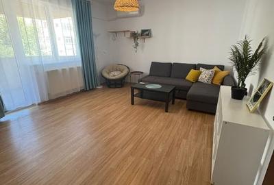 Apartament cu 2 camere decomandat, mobilat în Central
