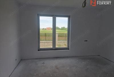 Casă cu 5 camere cu Teren 617 Mp în Moșnița Veche