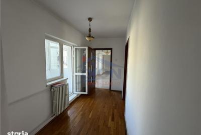 Apartament cu 4 camere în Unirii