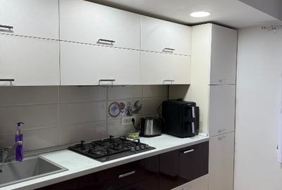 Apartament cu 4 camere decomandat în Florilor - 10