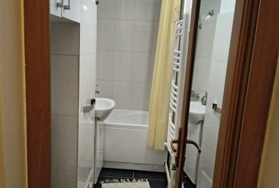 Apartament cu 2 camere decomandat în Micro 19
