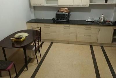 Casă cu 9 camere cu Canalizare în Central - 6