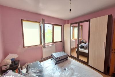 Apartament cu 3 camere semidecomandat în Orizont