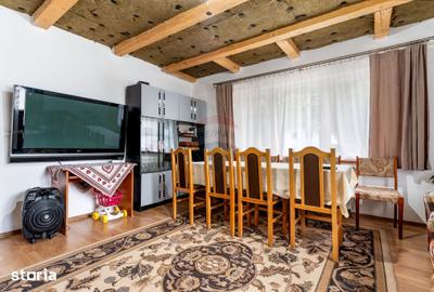Casă cu 7 camere cu Teren 500 Mp în Măguri