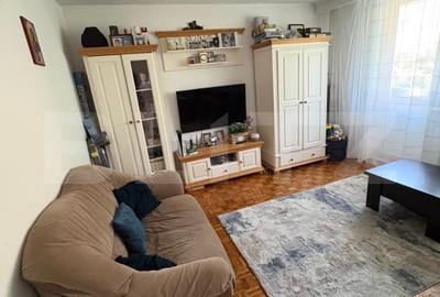 Apartament cu 4 camere decomandat, mobilat în Negru Vodă
