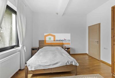 Casă cu 6 camere cu Teren 3000 Mp în Central