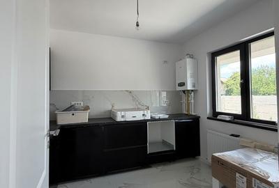 Casă cu 4 camere cu Teren 350 Mp în Central - 10