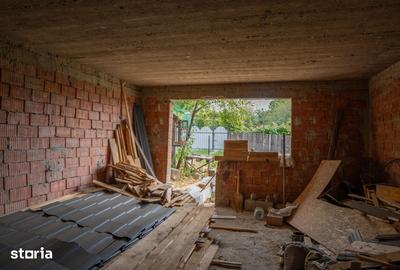 Casă cu 8 camere decomandat cu Teren 595 Mp în Scorțeni