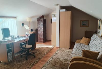 Casă cu 5 camere cu Canalizare în Central - 5