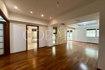 Apartament cu 3 camere decomandat în Herăstrău