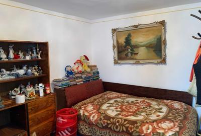 Casă cu 4 camere cu Teren 1000 Mp în Pleșoiu