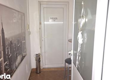 Spațiu comercial, de 135 mp, în Central - 4