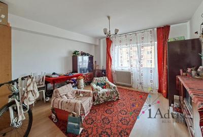 Apartament cu 3 camere decomandat în Răcădău