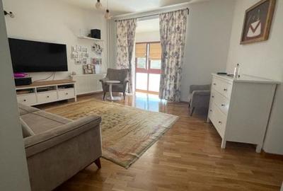 Apartament cu 3 camere semidecomandat, mobilat în Colentina