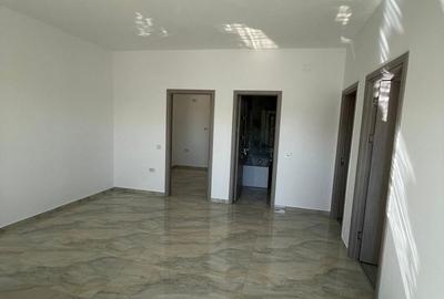 Casă cu 4 camere cu Teren 400 Mp în Lumina
