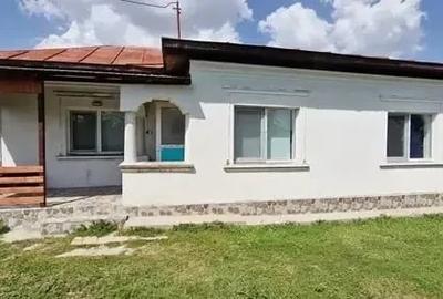 Casă cu Teren 1278 Mp în Buzoești - 1