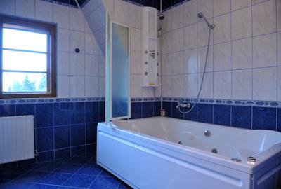 Casă individuală cu 7 camere cu Canalizare în Central - 28
