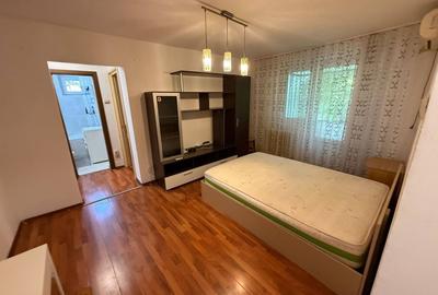 Apartament cu 3 camere semidecomandat, mobilat în Timișoara