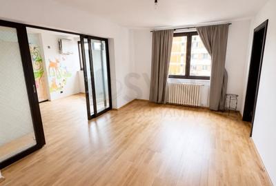Apartament cu 4 camere decomandat în Crângași